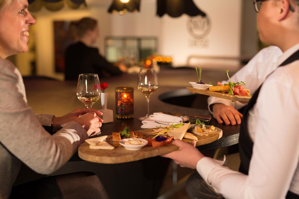 Hampshire Hotel - Newport Huizen Bagian luar foto