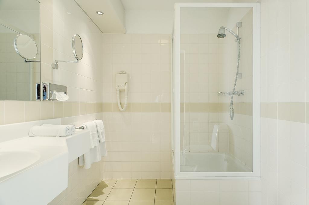 Hampshire Hotel - Newport Huizen Ruang foto