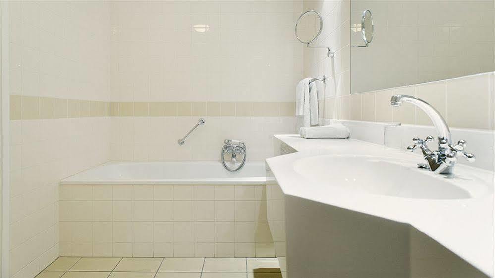 Hampshire Hotel - Newport Huizen Bagian luar foto